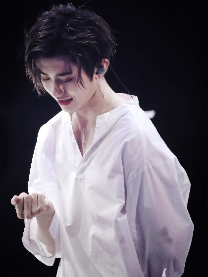 蔡徐坤:需要人陪